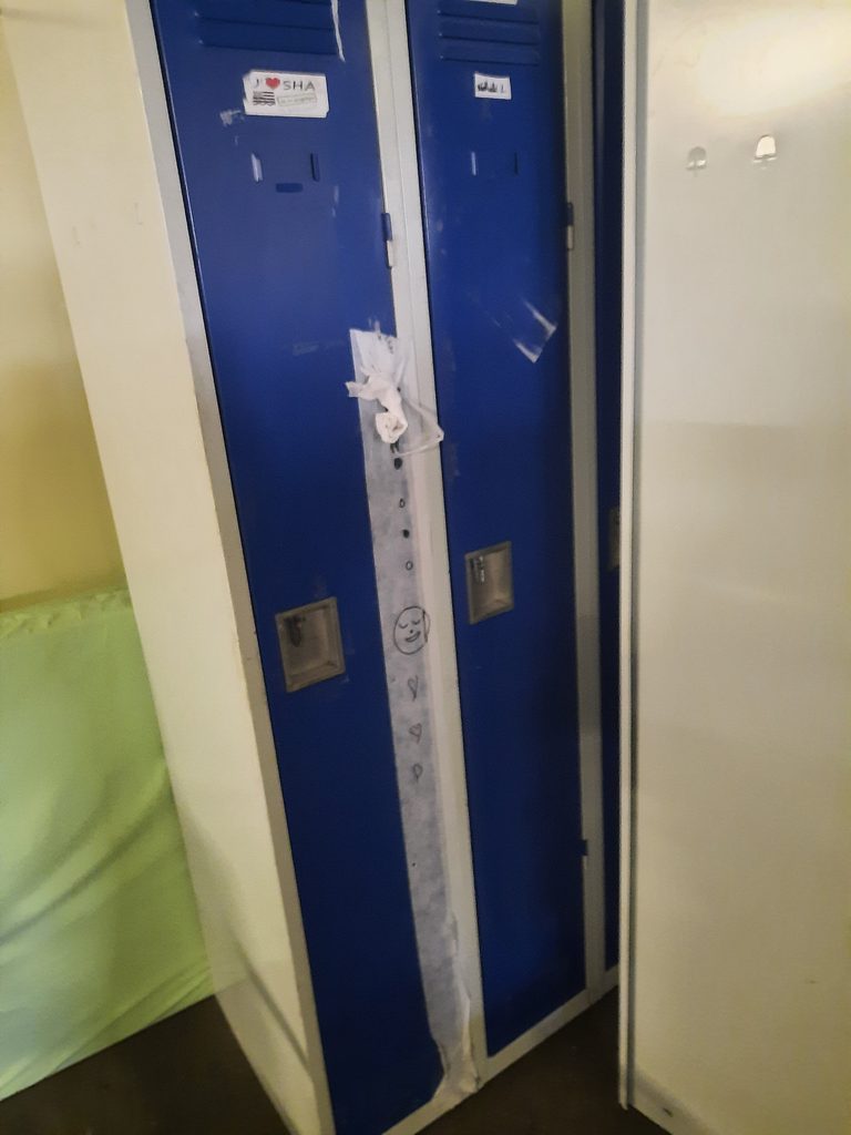 vide armoire métallique 1
